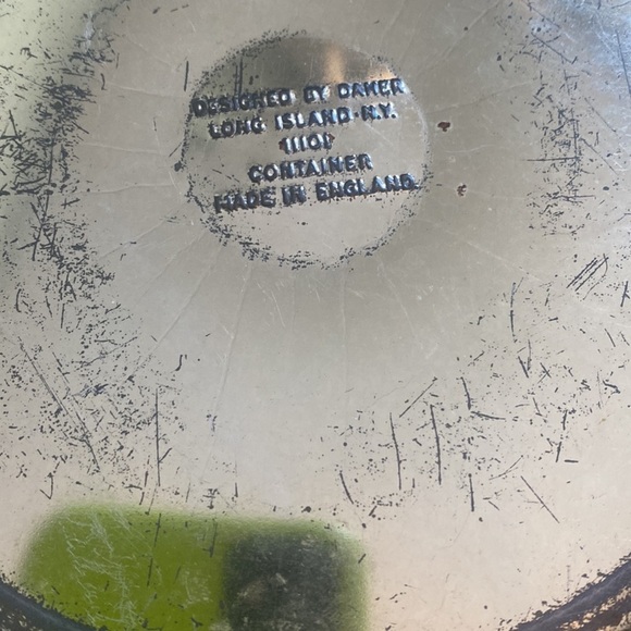 VTG Enamel English round colorful floral tin. Storage cottagecore shabby chic - Picture 3 of 7